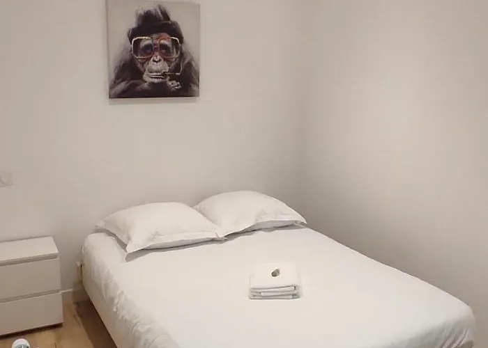 Mangin, Grand T2 Rénové, 2 Pers, Parking Inclus Appartement *