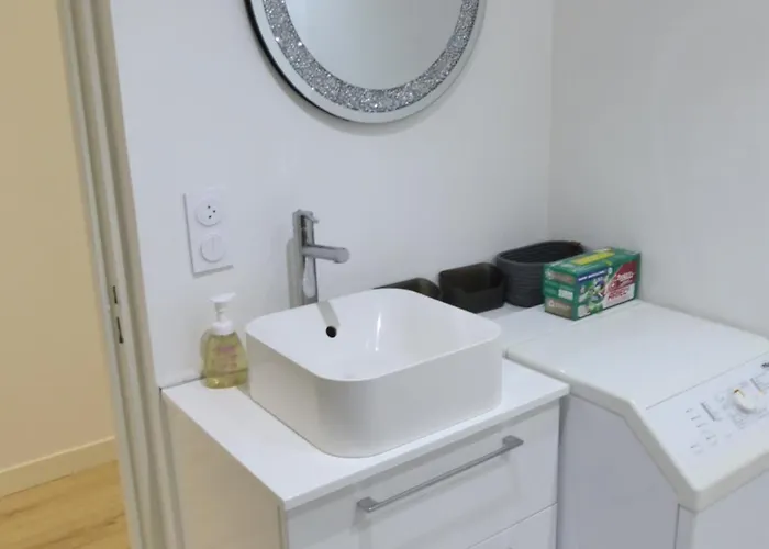 Mangin, Grand T2 Rénové, 2 Pers, Parking Inclus