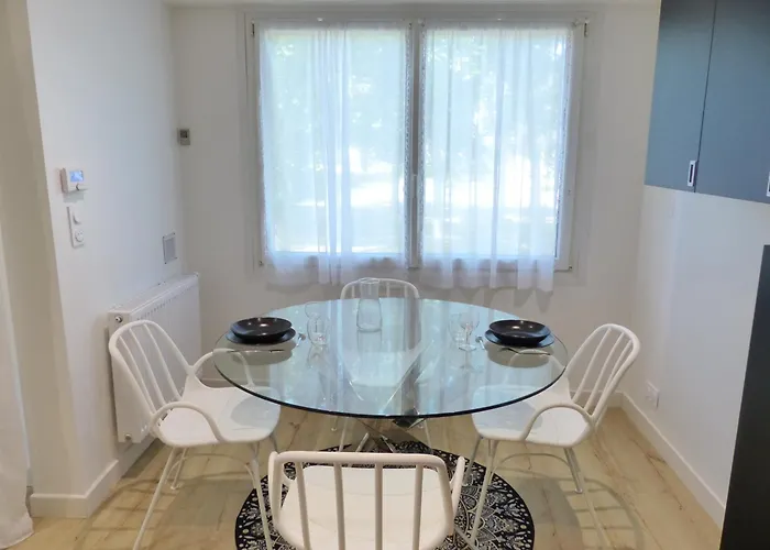 Mangin, Grand T2 Rénové, 2 Pers, Parking Inclus * Nantes