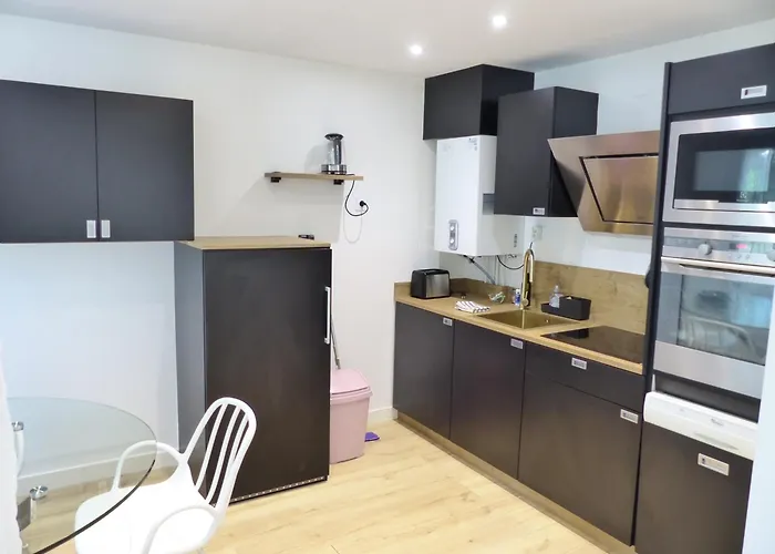 Appartement Mangin, Grand T2 Rénové, 2 Pers, Parking Inclus