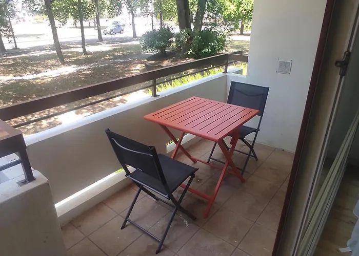 Mangin, Grand T2 Rénové, 2 Pers, Parking Inclus *